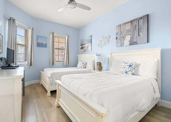 206 Harborview Grande
