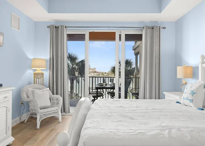 206 Harborview Grande *
